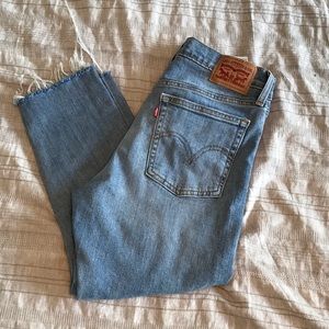 Levi wedgie skinny cropped jeans